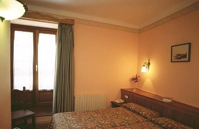 Hotel Avenida בנאסקה מראה חיצוני תמונה